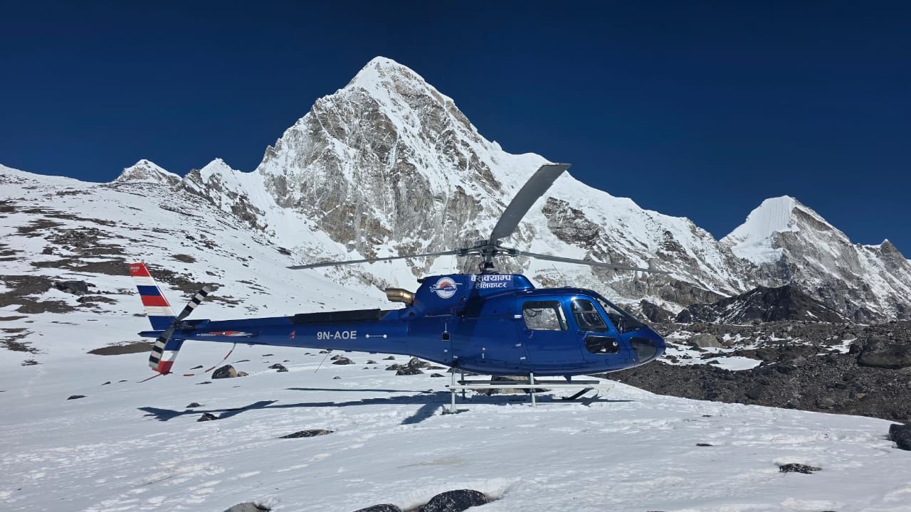 EBC Helicopter return trek with overnight stay